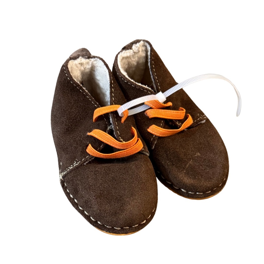 OshKosh B'gosh‎ Infant Brown Moccasins with Orange Laces Sherpa Lining Size 2